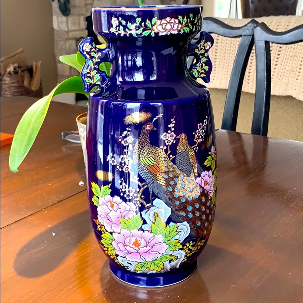 Gorgeous blue vintage Japanese vase